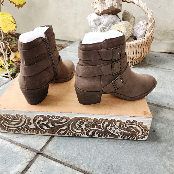 Western Chic Sole Society Buckled Suede Booties - Picture 14 of 15